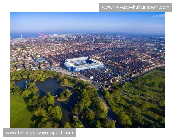 古迪逊公园的深蓝咆哮与威尔士天鹅的优雅逆袭：埃弗顿vs斯旺西的足球史诗